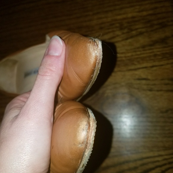 Manolo Blahnik Tan Pumps - Picture 4 of 5